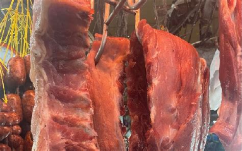 Garcia lifts ban on entry of pigs, pork from Negros Oriental .